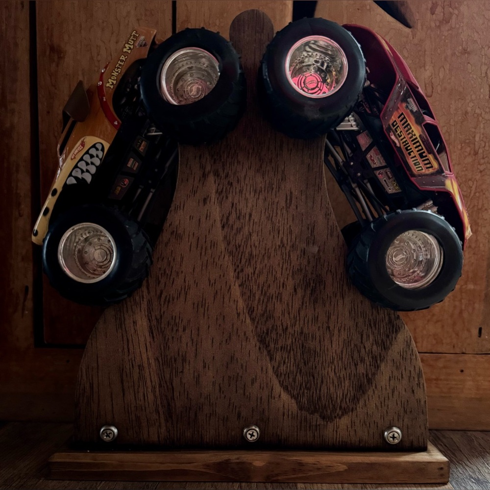 Handmade RC Display Stand - Picture 2 of 3